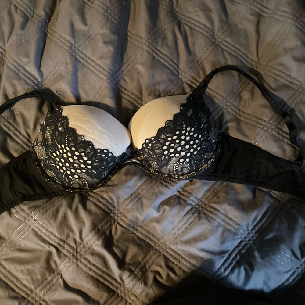 Victorias Secret Black/Nude Bra 38D